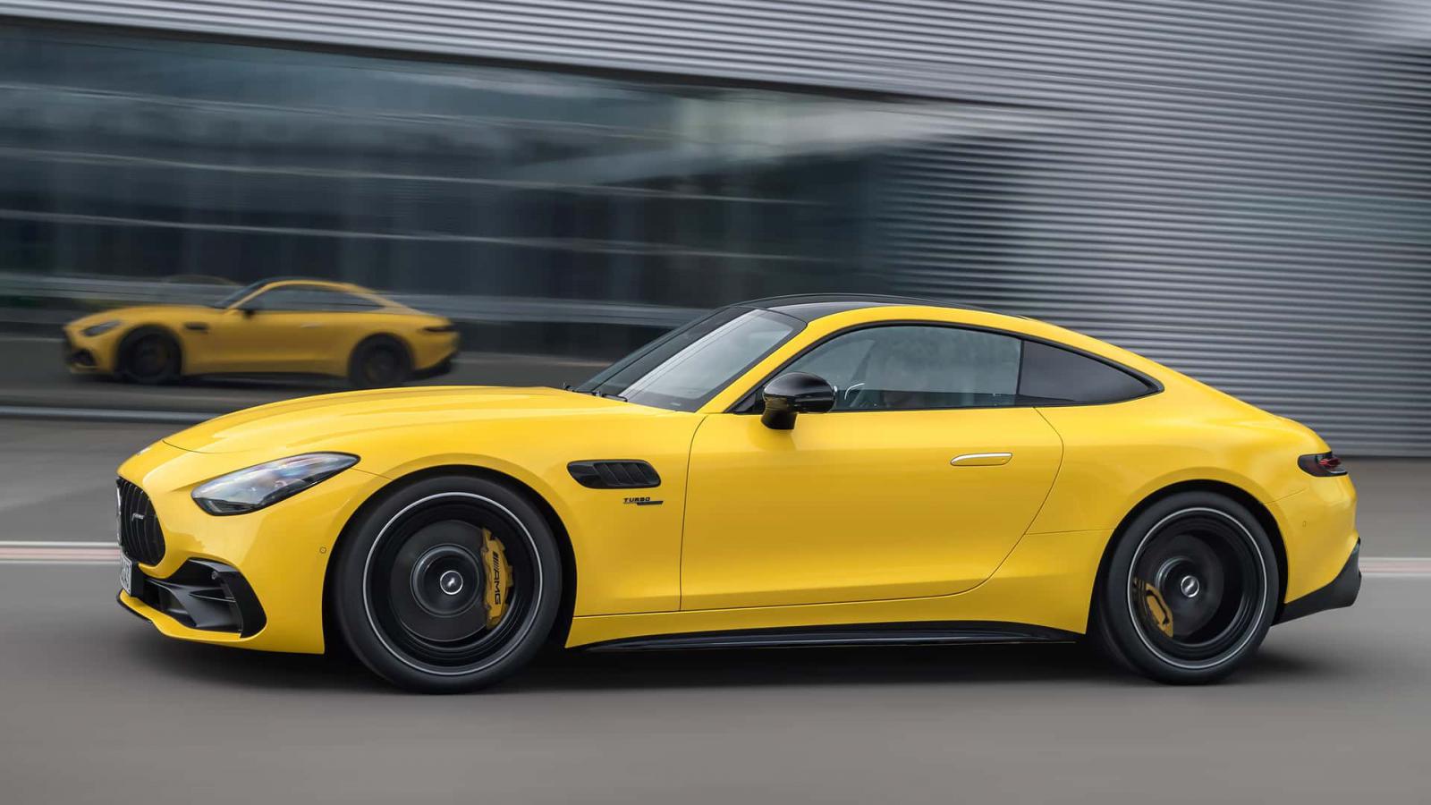 Πρεμιέρα με 421 ίππους για τη νέα Mercedes-AMG GT 43 Coupe